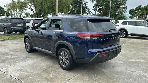 2024 Nissan Pathfinder SV