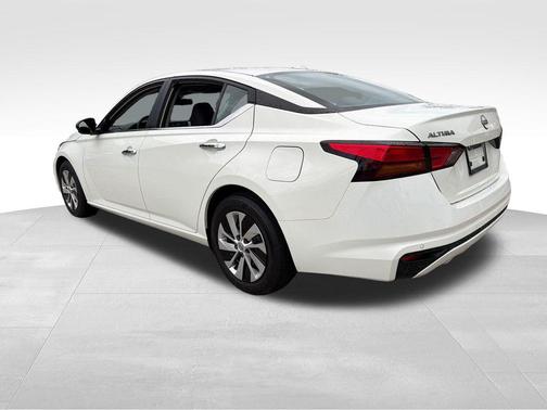 Glacier White 2025 Nissan Altima S