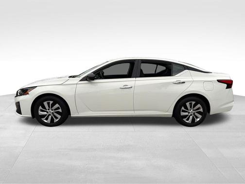 Glacier White 2025 Nissan Altima S