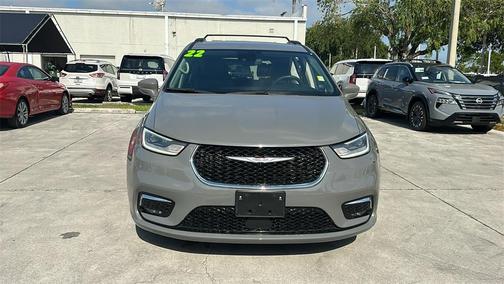 2022 Chrysler Pacifica Touring-L
