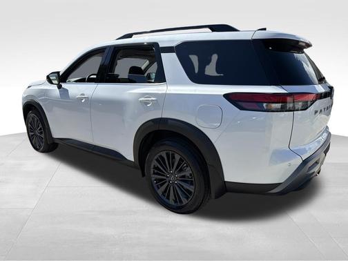 Everest White P 2026 Nissan Pathfinder SL