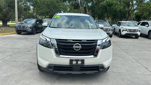 2024 Nissan Pathfinder SV