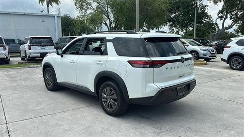2024 Nissan Pathfinder SV