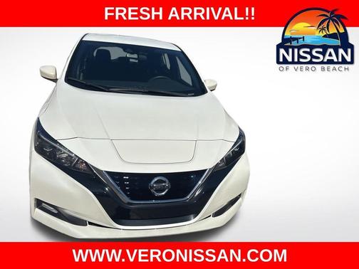 White 2022 Nissan Leaf SV