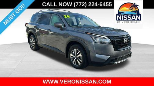 2024 Nissan Pathfinder SL