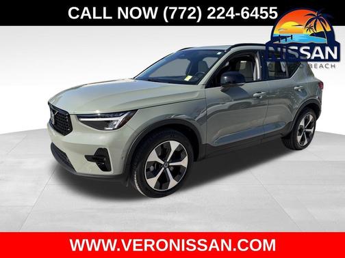 2024 Volvo XC40 B5 Plus Dark Theme