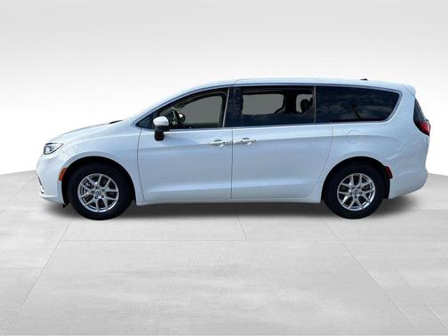 Bright White Clearcoat 2023 Chrysler Pacifica Touring-L