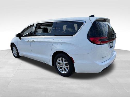 Bright White Clearcoat 2023 Chrysler Pacifica Touring-L
