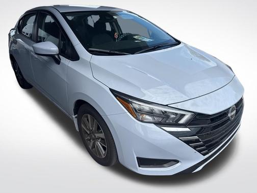 Gray Sky Pearl 2025 Nissan Versa 1.6 SV