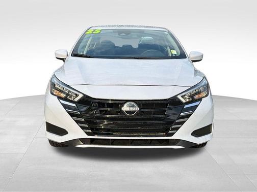 Gray Sky Pearl 2025 Nissan Versa 1.6 SV