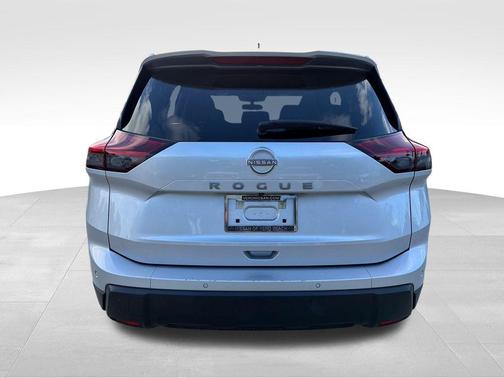 Brilliant Silver Metallic 2024 Nissan Rogue S