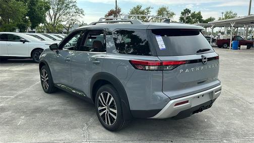 2025 Nissan Pathfinder Platinum