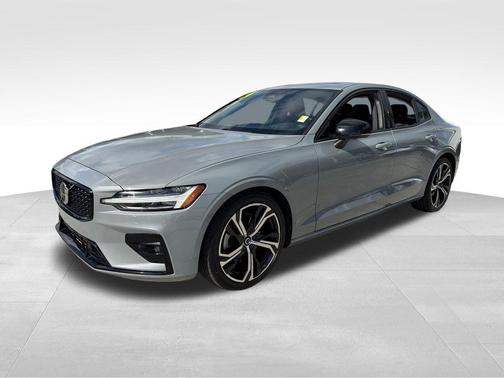 Gray 2024 Volvo S60 B5 Plus Dark Theme