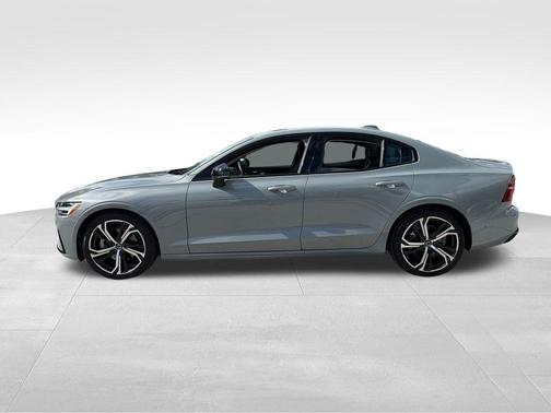 Gray 2024 Volvo S60 B5 Plus Dark Theme