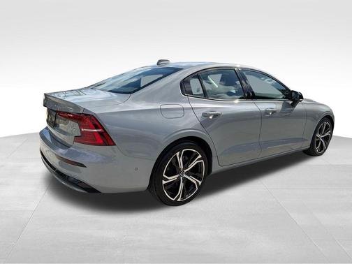 Gray 2024 Volvo S60 B5 Plus Dark Theme