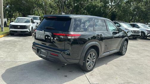 2024 Nissan Pathfinder S