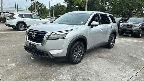 2024 Nissan Pathfinder SV