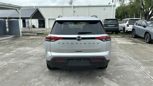 2024 Nissan Pathfinder SV