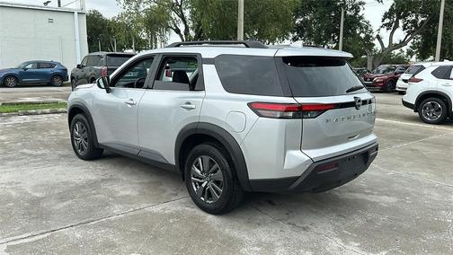 2024 Nissan Pathfinder SV