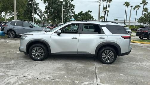 2024 Nissan Pathfinder SV