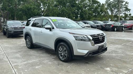 2024 Nissan Pathfinder SV