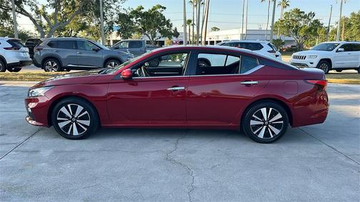 2022 Nissan Altima 2.5 SV