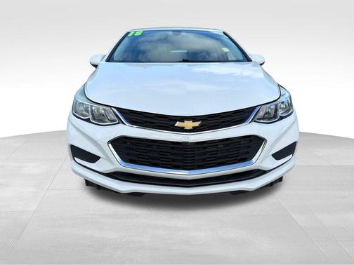 Summit White 2018 Chevrolet Cruze LS