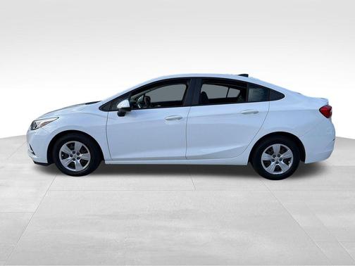 Summit White 2018 Chevrolet Cruze LS