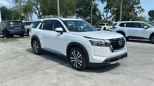 2025 Nissan Pathfinder Platinum