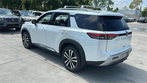 2025 Nissan Pathfinder Platinum