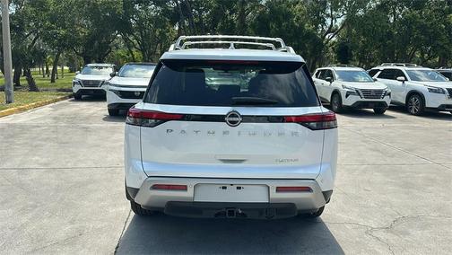 2025 Nissan Pathfinder Platinum