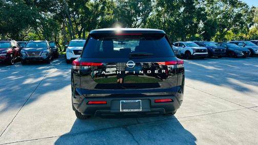 2025 Nissan Pathfinder S