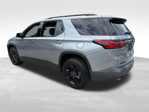 Sterling Gray Metallic 2023 Chevrolet Traverse LT Cloth
