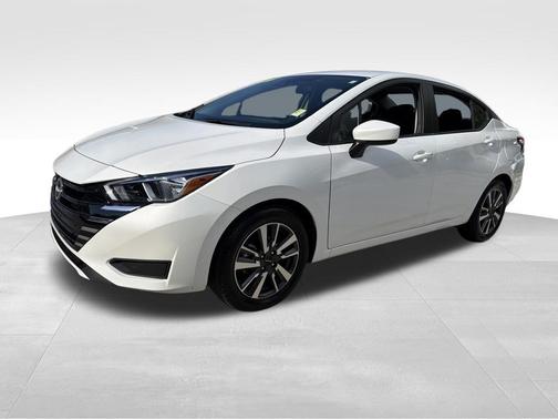 Aspen White 2024 Nissan Versa 1.6 SV