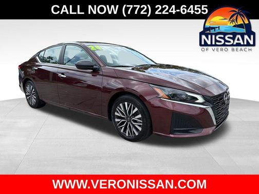 Garnet Pearl Me 2024 Nissan Altima 2.5 SV