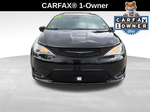 Brilliant Black Crystal Pearlcoat 2020 Chrysler Pacifica Touring-L Plus