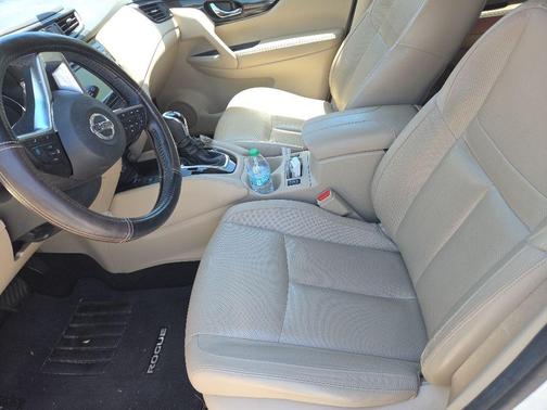 White 2018 Nissan Rogue SL