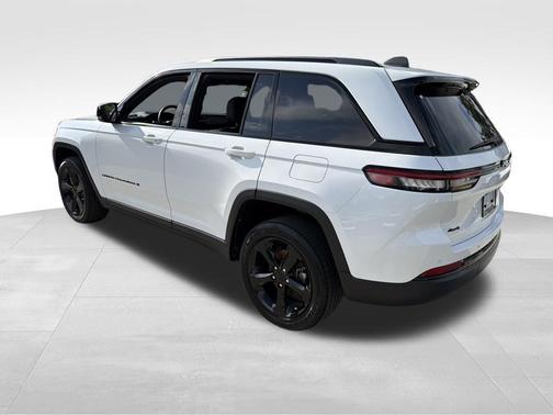 2022 Jeep Grand Cherokee Altitude