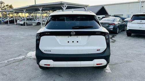 2025 Nissan Kicks SR