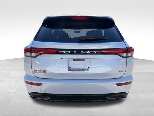 Alpine Frost 2026 Nissan Rogue SL