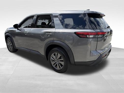 2022 Nissan Pathfinder S