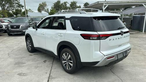 2025 Nissan Pathfinder SL