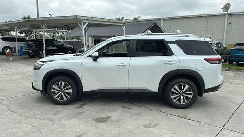 2025 Nissan Pathfinder SL
