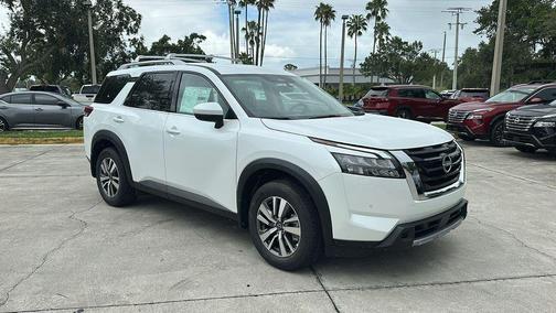 2025 Nissan Pathfinder SL