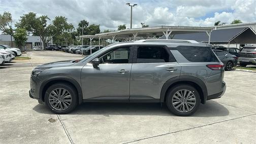 2025 Nissan Pathfinder SL