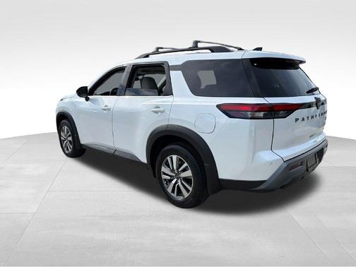 White Pearl 2026 Nissan Pathfinder SL