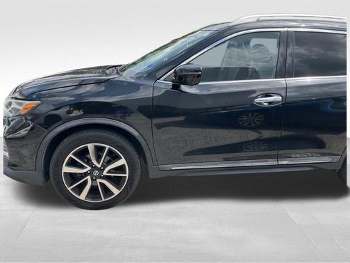 Magnetic Black Pearl 2019 Nissan Rogue SL
