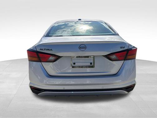 Brilliant Silver Metallic 2024 Nissan Altima 2.5 SV