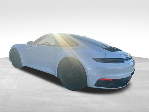 2022 Porsche 911 Carrera