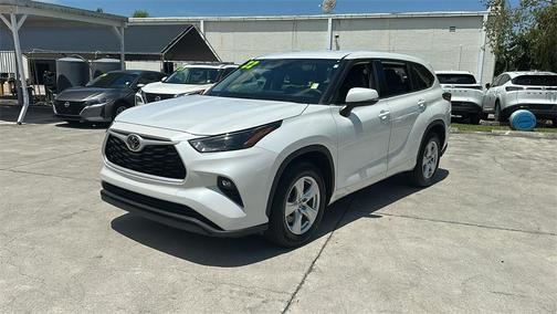 2022 Toyota Highlander LE